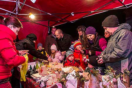 Zpívání u vánočního stromu 19.12.2014, foto: Lubor Mrázek