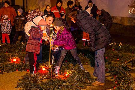 Zpívání u vánočního stromu 19.12.2014, foto: Lubor Mrázek