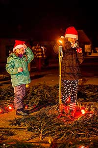 Zpívání u vánočního stromu 19.12.2014, foto: Lubor Mrázek