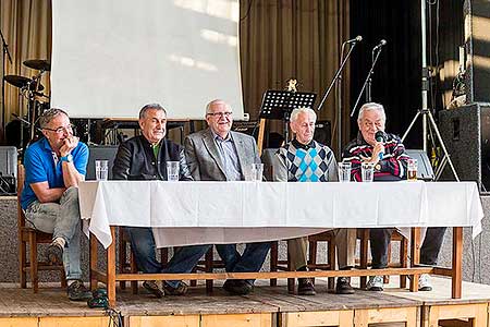 Večer s legendami, Dům kultury a sportu Zlatá Koruna 18.4.2015, foto: Lubor Mrázek