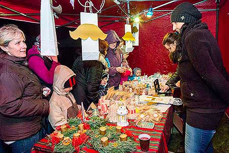 Zpívání u vánočního stromu 18.12.2015, foto: Lubor Mrázek