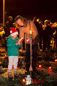 Zpívání u vánočního stromu 18.12.2015, foto: Lubor Mrázek