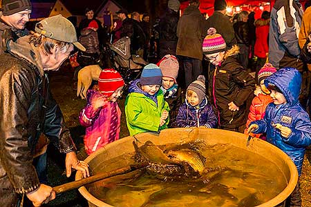 Zpívání u vánočního stromu 18.12.2015, foto: Lubor Mrázek