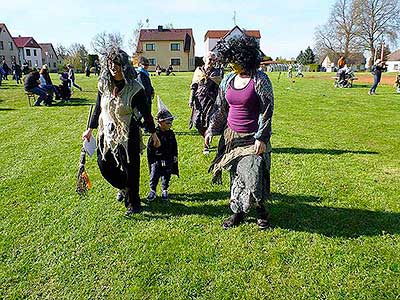 Pálení čarodějnic, Dolní Třebonín 30.4.2016, foto: Jan Švec