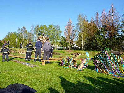 Pálení čarodějnic, Dolní Třebonín 30.4.2016, foto: Jan Švec