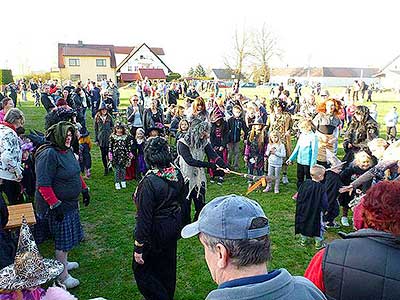 Pálení čarodějnic, Dolní Třebonín 30.4.2016, foto: Jan Švec