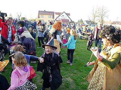 Pálení čarodějnic, Dolní Třebonín 30.4.2016, foto: Jan Švec