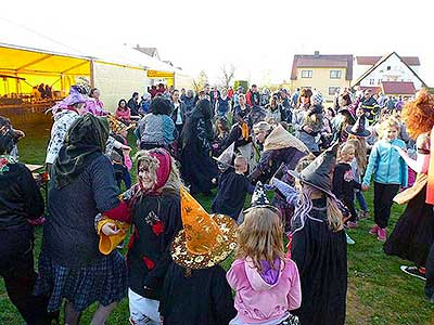 Pálení čarodějnic, Dolní Třebonín 30.4.2016, foto: Jan Švec