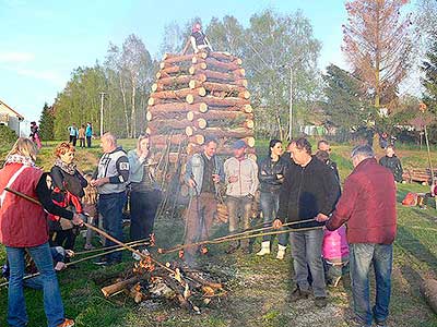 Pálení čarodějnic, Dolní Třebonín 30.4.2016, foto: Jan Švec