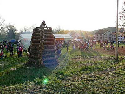 Pálení čarodějnic, Dolní Třebonín 30.4.2016, foto: Jan Švec