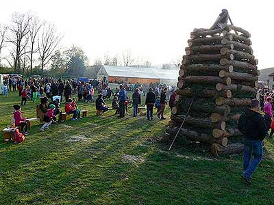 Pálení čarodějnic, Dolní Třebonín 30.4.2016, foto: Jan Švec