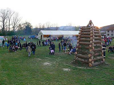 Pálení čarodějnic, Dolní Třebonín 30.4.2016, foto: Jan Švec