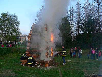 Pálení čarodějnic, Dolní Třebonín 30.4.2016, foto: Jan Švec