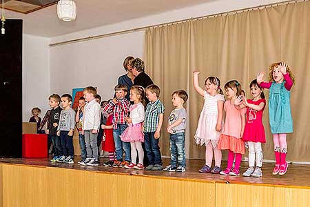 Besidka ke Dni matek 2016, Velešín 6.5.2016, foto: Lubor Mrázek