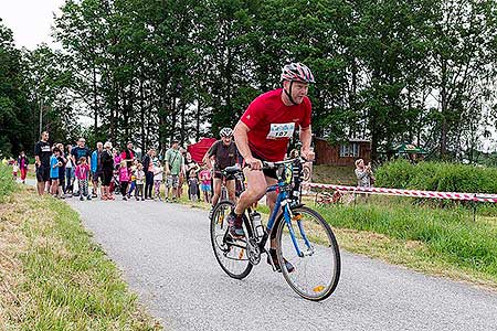 Triatlon Dolní Třebonín 11.6.2016, foto: Lubor Mrázek