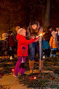 Zpívání u vánočního stromu 17.12.2016, foto: Lubor Mrázek