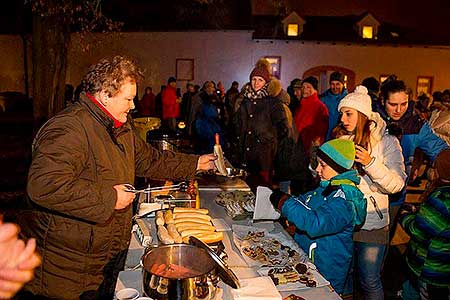 Zpívání u vánočního stromu 17.12.2016, foto: Lubor Mrázek