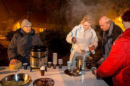 Zpívání u vánočního stromu 17.12.2016, foto: Lubor Mrázek