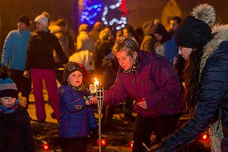 Zpívání u vánočního stromu 17.12.2016, foto: Lubor Mrázek