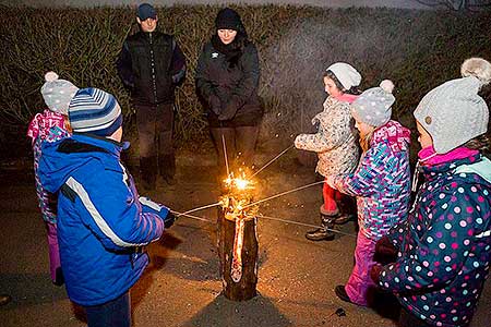 Zpívání u vánočního stromu 17.12.2016, foto: Lubor Mrázek