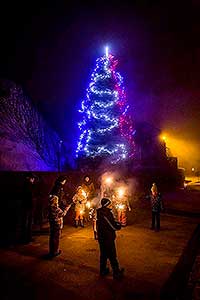 Zpívání u vánočního stromu 17.12.2016, foto: Lubor Mrázek