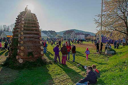 Pálení čarodějnic, Dolní Třebonín 30.4.2016, foto: Jan Švec