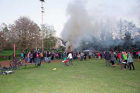 Pálení čarodějnic, Dolní Třebonín 30.4.2016, foto: Jan Švec