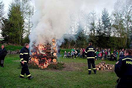 Pálení čarodějnic, Dolní Třebonín 30.4.2016, foto: Jan Švec