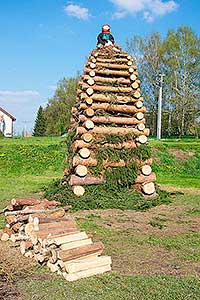 Pálení čarodějnic, Dolní Třebonín 30.4.2016, foto: Jan Švec