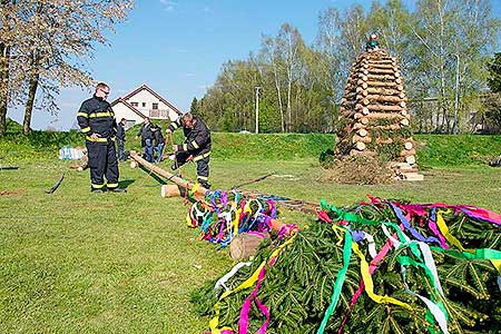 Pálení čarodějnic, Dolní Třebonín 30.4.2016, foto: Jan Švec