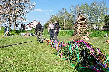 Pálení čarodějnic, Dolní Třebonín 30.4.2016, foto: Jan Švec