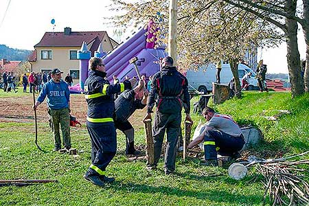 Pálení čarodějnic, Dolní Třebonín 30.4.2016, foto: Jan Švec