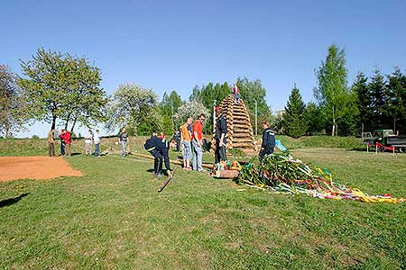 Pálení čarodějnic v obci Dolní Třebonín, 30.4.2007, foto: Lubor Mrázek