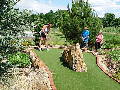 Adventure minigolf, Hluboká nad Vltavou 10.6.2017, foto: Jan Švec