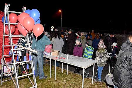 Zpívání u vánočního stromu 16.12.2017, foto: Jan Švec