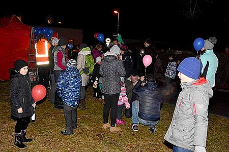 Zpívání u vánočního stromu 16.12.2017, foto: Jan Švec