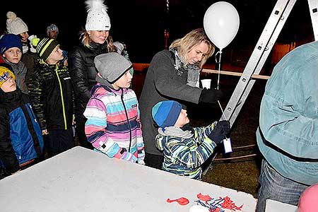 Zpívání u vánočního stromu 16.12.2017, foto: Jan Švec