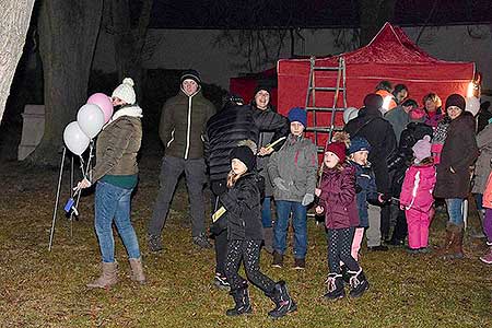 Zpívání u vánočního stromu 16.12.2017, foto: Jan Švec