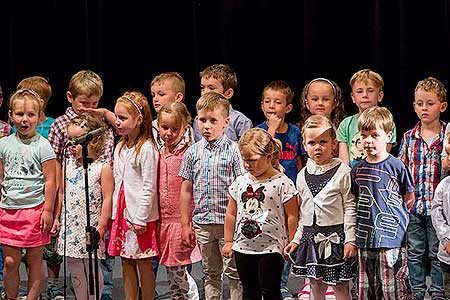 Besídka ZŠ a MŠ Dolní Třebonín ke Dni matek, Kino Velešín 11.5.2018, foto: Lubor Mrázek