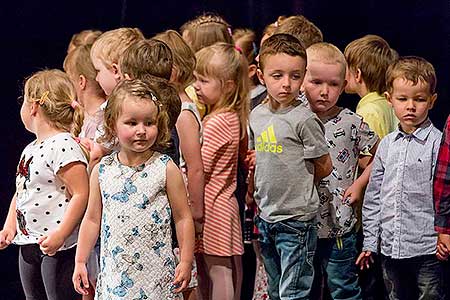 Besídka ZŠ a MŠ Dolní Třebonín ke Dni matek, Kino Velešín 11.5.2018, foto: Lubor Mrázek