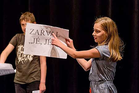 Besídka ZŠ a MŠ Dolní Třebonín ke Dni matek, Kino Velešín 11.5.2018, foto: Lubor Mrázek