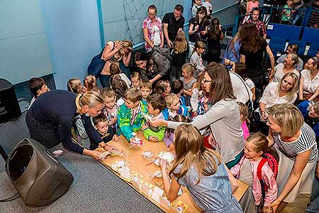 Besídka ZŠ a MŠ Dolní Třebonín ke Dni matek, Kino Velešín 11.5.2018, foto: Lubor Mrázek