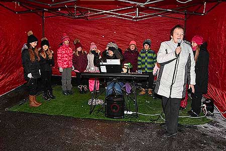 Zpívání u vánočního stromu 15.12.2018, foto: Jan Švec