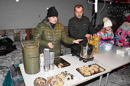 Zpívání u vánočního stromu 15.12.2018, foto: Jan Švec