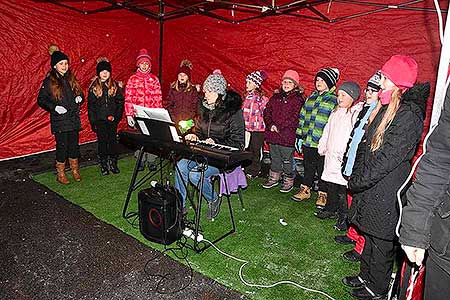 Zpívání u vánočního stromu 15.12.2018, foto: Jan Švec