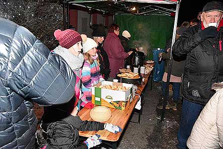 Zpívání u vánočního stromu 15.12.2018, foto: Jan Švec