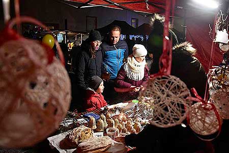 Zpívání u vánočního stromu 15.12.2018, foto: Jan Švec