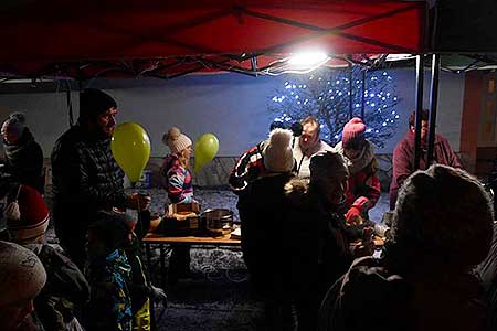 Zpívání u vánočního stromu 15.12.2018, foto: Jan Švec