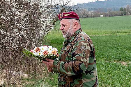 Pietní akt na počest spojeneckého pilota poručíka Billa Preddyho, Záluží 13.4.2019, foto: Lubor Mrázek