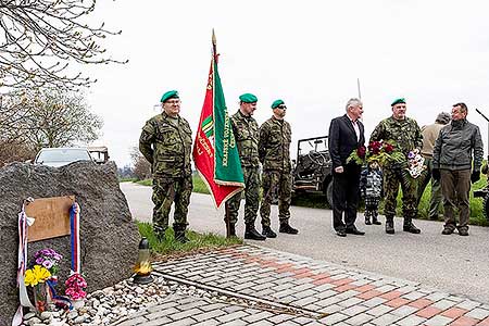 Pietní akt na počest spojeneckého pilota poručíka Billa Preddyho, Záluží 13.4.2019, foto: Lubor Mrázek